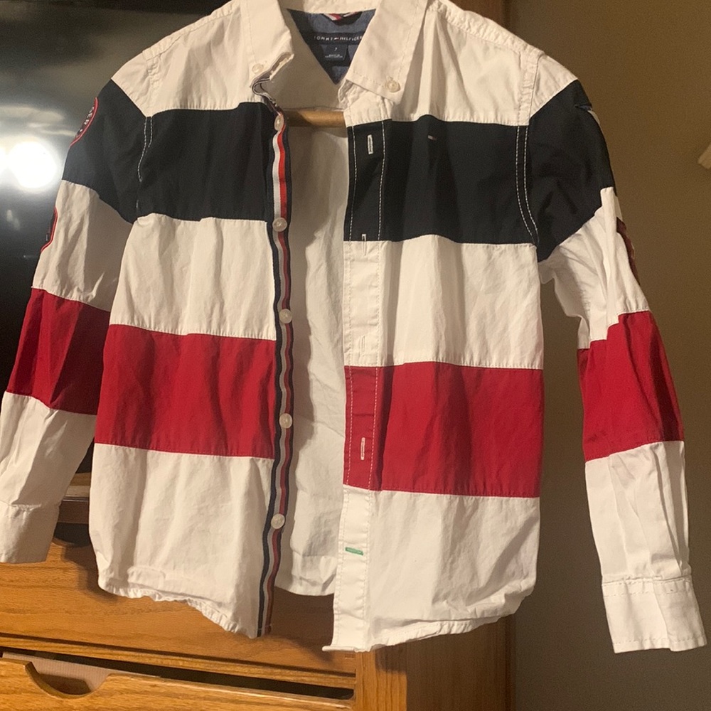 It’s good condition Tommy Hilfiger shirt for 7 year boy.